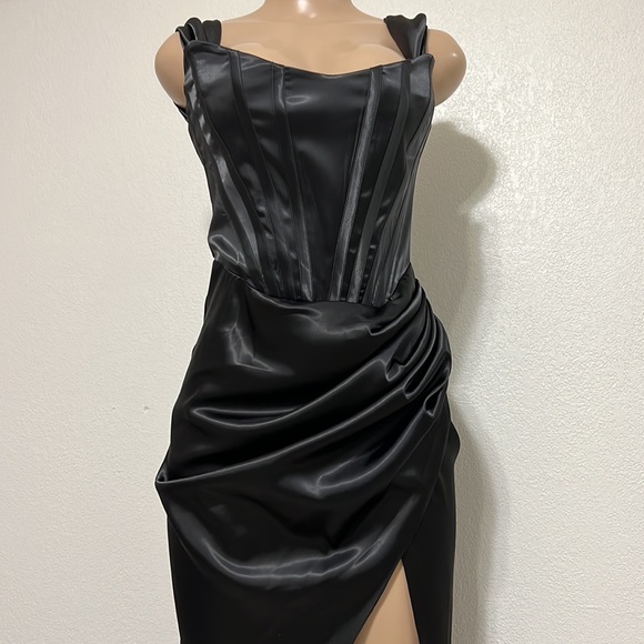 Gigii’s Dress - Picture 5 of 6